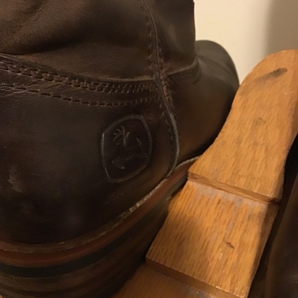 🔥🔥SALE! JOHN DEERE 🦌 great condition like new minor scuffs, size 12M🔥🔥 - Picture 2 of 6